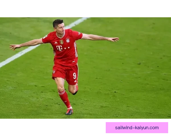 莱万多夫斯基荣获欧洲金靴奖，状态回暖再创辉煌