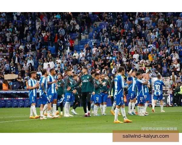 沃克战术适配性分析：发挥稳定的防守与进攻贡献逐渐显现